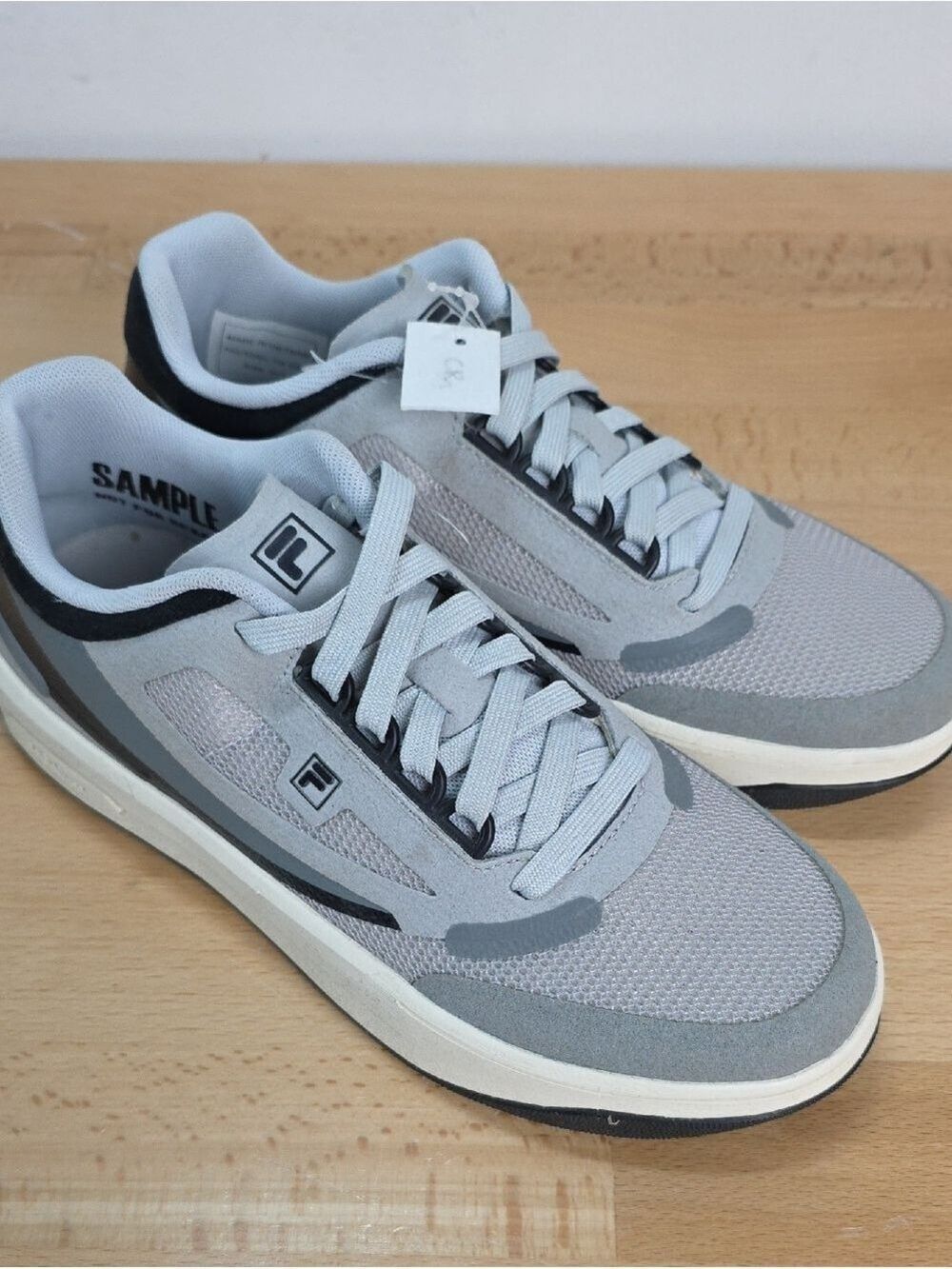 FILA Sample Women's Light Gray Mesh & Suede Low-Top Sneakers 7